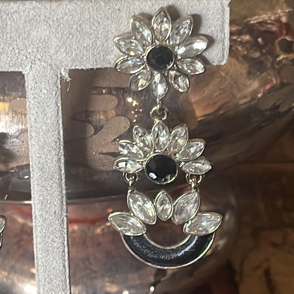 White House Black Market 2 1/2 inch floral black and clear crystal chandelier - Picture 5 of 10